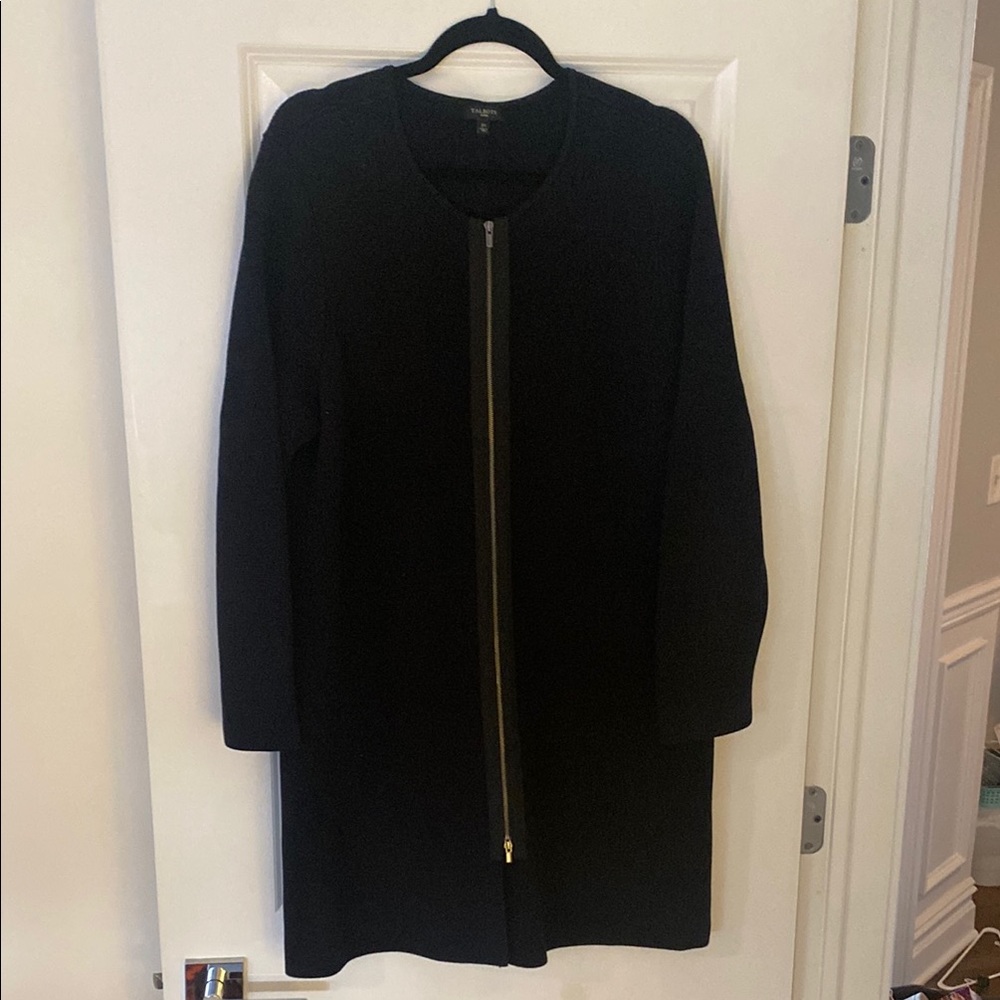 Chic Black Zip-Up Coat